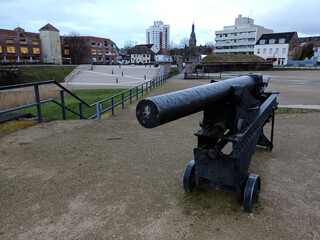 Rekonstruierte alte Kanone in Saarlouis im Saarland beim sogenannten Ravelin V, einem Teil der...