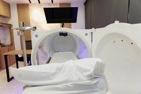 Inside the Hyperbaric Chamber: A Glimpse into Advanced Healing Technology