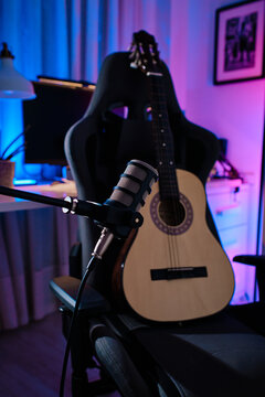 Microphone and classical guitar in ambient music setup