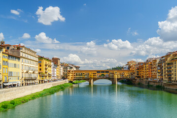 Naklejka premium The Ponte Vecchio over the Arno River, Florence, Tuscany, Italy