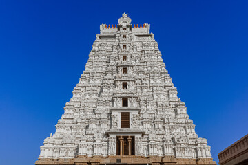Sri Ranganatha Swamy temple is located in Srirangam, Tiruchirapalli, Tamil Nadu, South India. This Hindu temple dedicated to Ranganatha (a form of Vishnu) & his consort Ranganayaki (a form of Lakshmi.