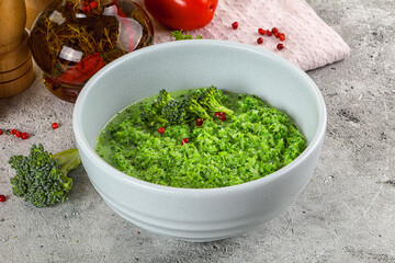 Dietari vegan broccoli cream soup