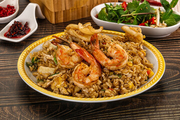 Vietnamese fried rice with prawn and squid Kom Ran