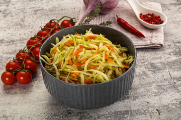 Vegan salad with kohlrabi and carrot