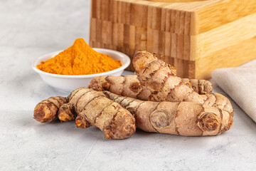 Fresh aroma tumeric roots heap