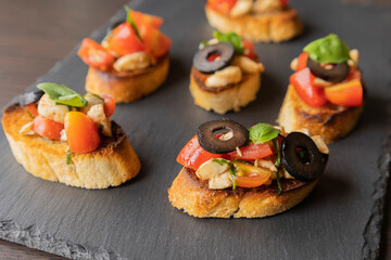  delicious Italian party appetizer featuring caprese crostini