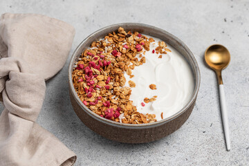 yogurt with granola and raspberries, breakfast