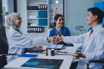 Fototapeta premium Male and female doctors are having a meeting in a hospital room.