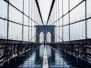 Fototapeta premium Brooklyn Bridge in a Misty Day