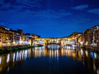 Obraz premium Ponte Vecchio Bridge in Florence at Night