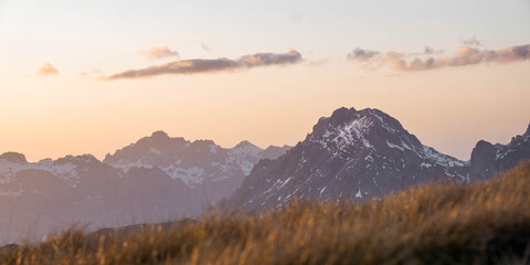 Obraz premium Sunset over tthe mountains with warm colors in Picos de Europa