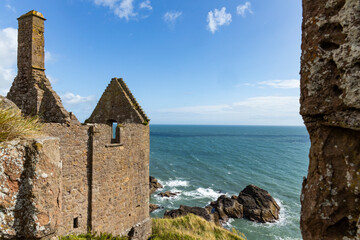 Fototapeta premium Dunnottar Castle rises in dramatic ruins atop a cliff overlooking the North Sea. Its breathtaking views, rich history, and rugged beauty make it one of Scotland’s most iconic and cinematic locations