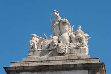 Madrid - Spagna.  Monumento con statue