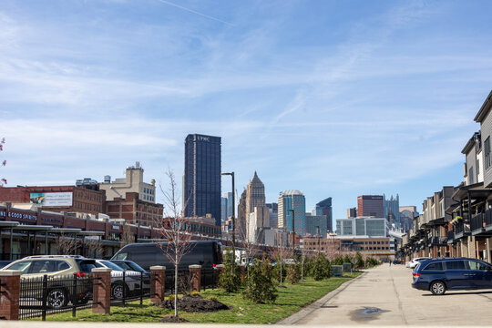 Pittsburgh, Pennsylvania, USA &ndash; March 25, 2024: A clear view of downtown Pittsburgh&rsquo;s skyline from Mount Washington, featuring the U.S. Steel Tower and Fort Duquesne Bridge over the Allegheny River.