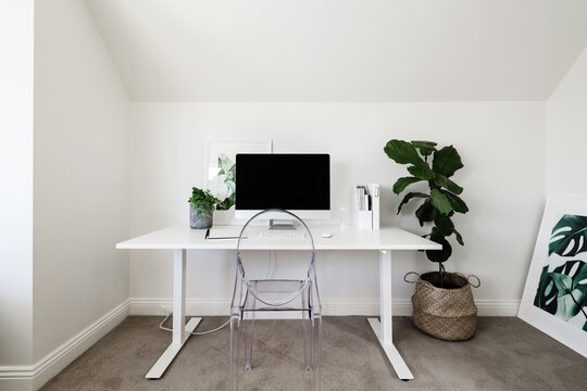 minimalist home office