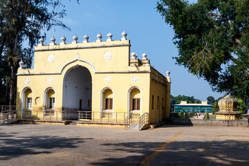 Obraz premium Yellow entrance gate of Tippu Sultan Summer Palace in Srirangapatna, Karnataka, India, Asia