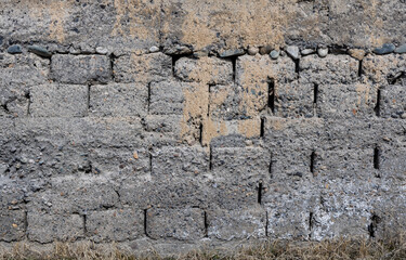 Eroded cheap slag Concrete Block Wall with Pebble Layer