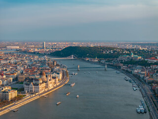 Obraz premium Budapest Landscape, Parliament, Citadella, Danube, Castle