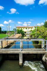 La chiusa di un canale dalle parti di Garlasco lungo la Via Francigena