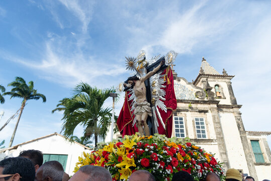 Catholics are seen carrying the statue of Bom Jesus Dos Navegantes to the Galeota Gratidao do Povo. Salvador, Bahia.