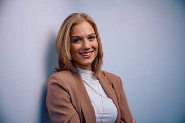 Obraz premium Portrait of young happy businesswoman looking at camera.