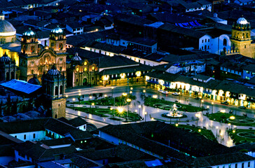 Fototapeta premium Plaza de Armas ao anoitecer, Cusco no Peru