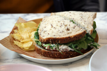 sandwich und chips