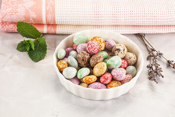 Sweet glazed peanut candy heap