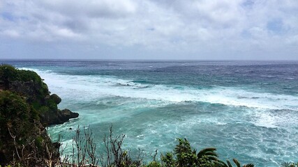 鹿児島県沖永良部島の荒れた海