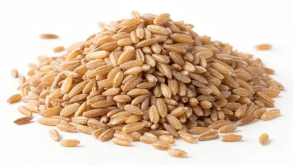 Obraz premium Large pile of Chumyza groats on a clean white background showcasing the natural grain texture and color