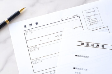 転職の際に欠かせない応募書類、「履歴書」と「職務経歴書」を作成する

