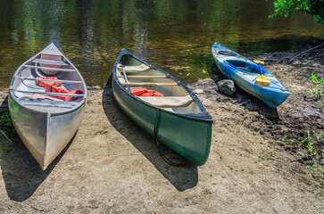 Canoes and kayaks at the banks of the Concord River at Old North Bridge, Minute Man National Historical Park, Concord, Massachusetts, New England, USA, North America