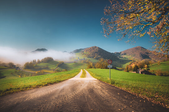 Staffelegg-Pass &uuml;ber dem Herbstnebel