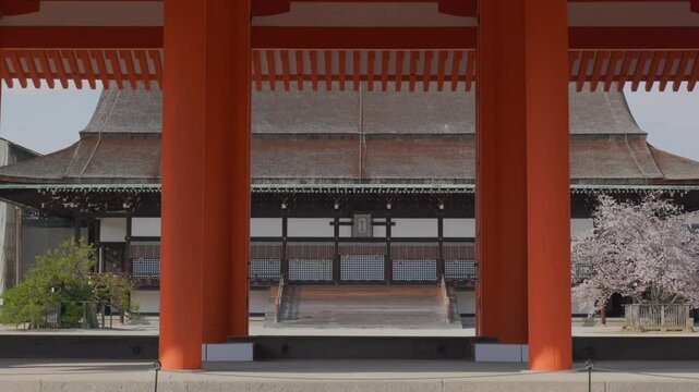 京都御所 承明門から紫宸殿を望む