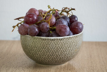 Uvas el bol gris