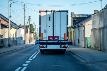 Road transport.  © Tomasz Warszewski