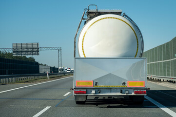 Road transport.  © Tomasz Warszewski