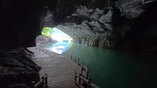 Phong Nha Cave Walk, vietnam