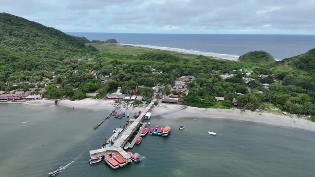 Drone image in motion on a slightly sunny day, with a general view of Ilha do Mel, in the Encantadas region, located in Paranagu&aacute;, on the coast of Paran&aacute; (Brazil).
