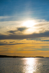 Fototapeta premium Golden sunset over rippling ocean waves.