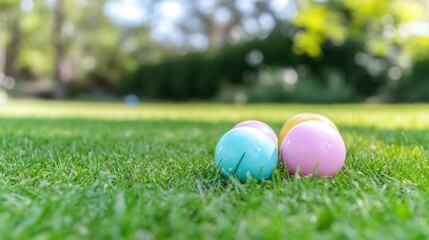 Naklejka premium Colorful Easter eggs on a lawn