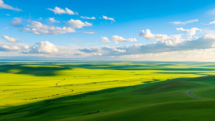 Obraz premium Blue sky, white clouds and green prairie