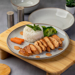 Grilled chicken breast with rice, broccoli, and carrots