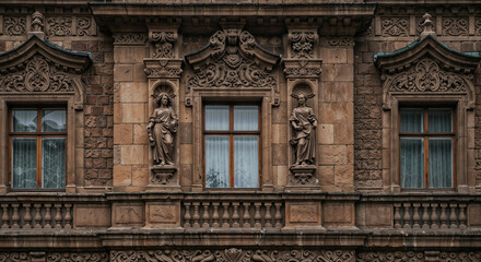 Obraz premium Ornate Historic Building Facade Stone Statues Carvings Windows