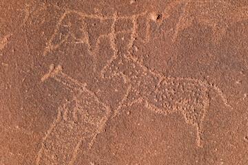 Sehr alte Steinzeichnungen im Fels von Twyfelfountain in Namibia
