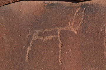 Sehr alte Steinzeichnungen im Fels von Twyfelfountain in Namibia
