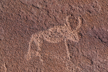 Sehr alte Steinzeichnungen im Fels von Twyfelfountain in Namibia
