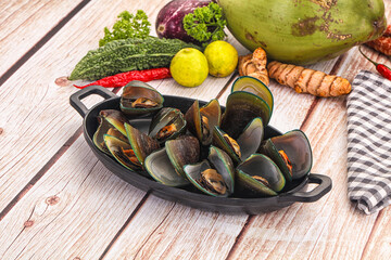 Fresh boiled mussels in the bowl