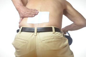 腰痛で苦しむ老人