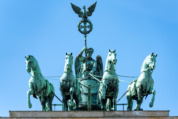 Close-up of the chariot statue on the Brandenburg Gate. Chariot statue. © Jakob